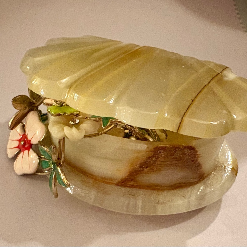 🎁SOLD💗Vintage Carved Marble Onyx Hinged Trinket Box or Jewelry Box -